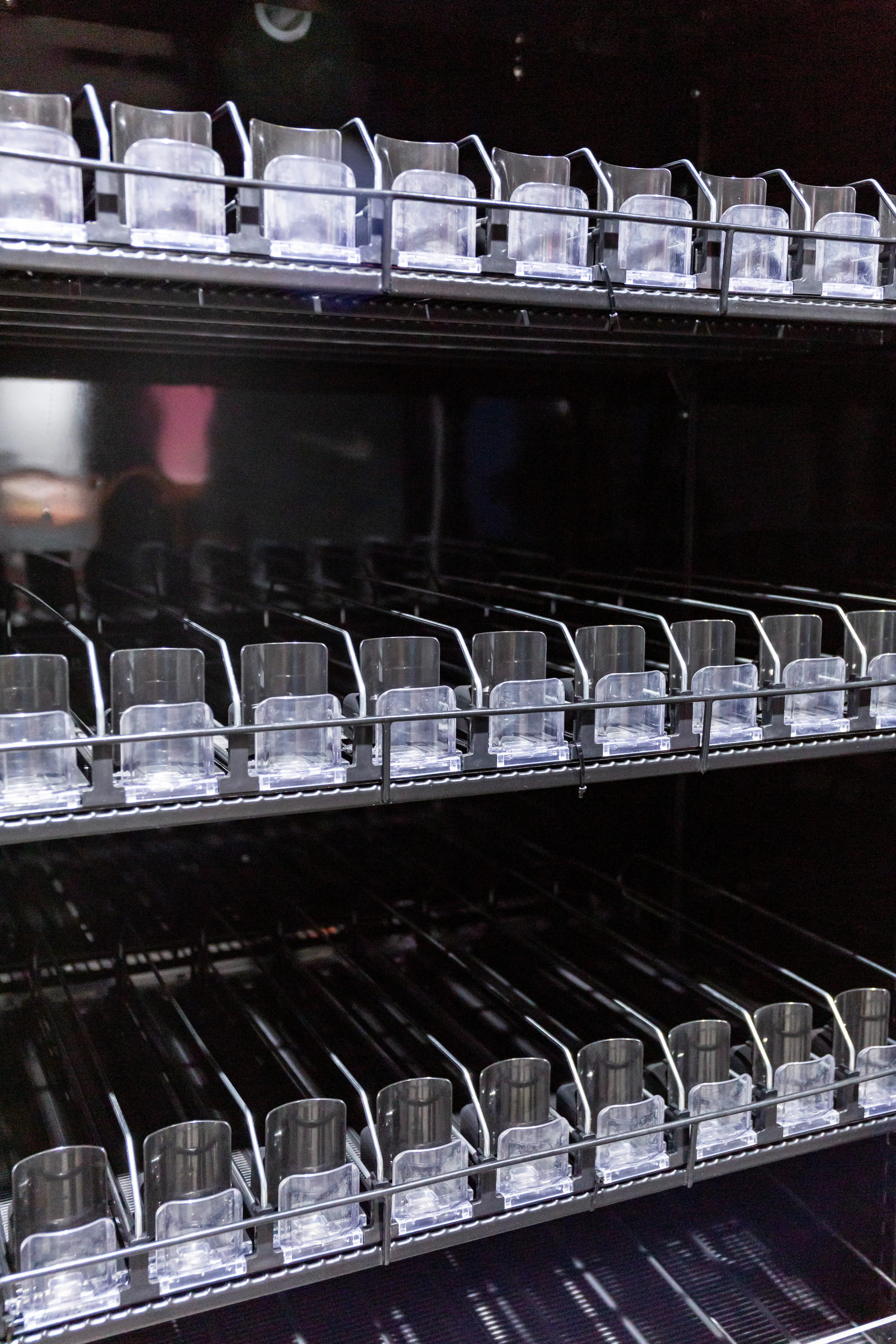 Grabot vending machine