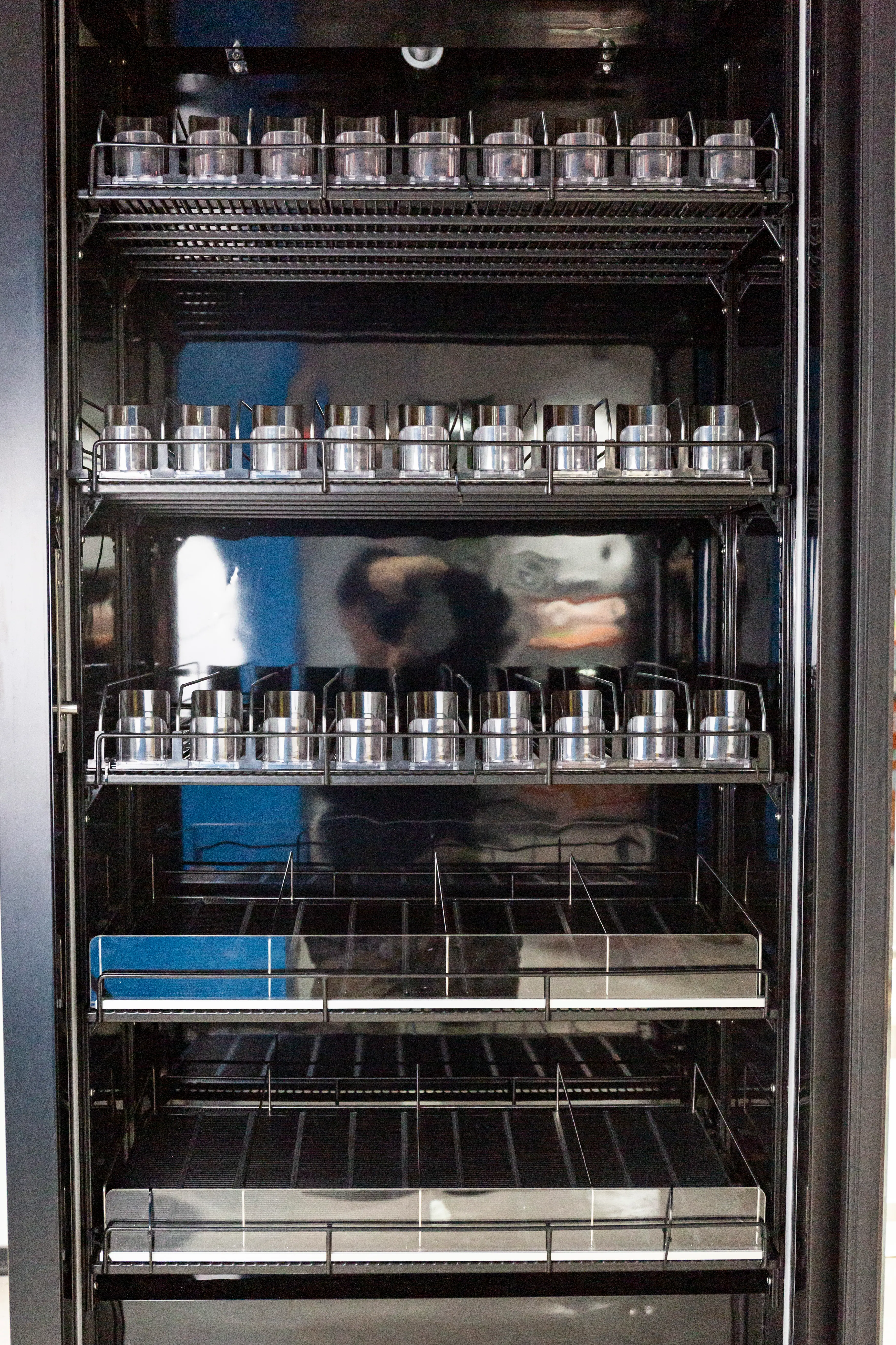 Grabot vending machine